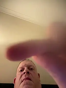 Dannyboy1430 online show from December 2025 10:07:01 PM