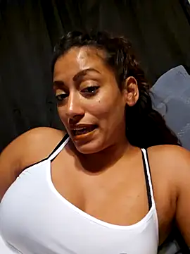 Snapshot of Nikkierosee chatting on December 2024 03:00:02 PM Nikkierosee online show from December 2024 03:00:02 PM