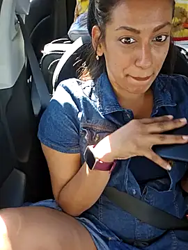 Snapshot of Nikkierosee chatting on December 2024 05:34:01 PM Nikkierosee online show from December 2024 05:34:01 PM