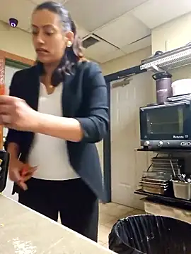 Snapshot of Nikkierosee chatting on March 2025 08:42:01 PM Nikkierosee online show from March 2025 08:42:01 PM