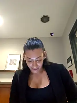 Snapshot of Nikkierosee chatting on March 2025 10:33:01 PM Nikkierosee online show from March 2025 10:33:01 PM