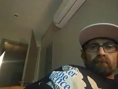 Snapshot of Bottomslut4tops84 chatting on November 2025 04:28:02 AM Bottomslut4tops84 online show from November 2025 04:28:02 AM