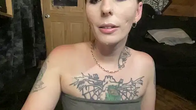 Snapshot of TeenyDoll chatting on June 2026 02:44:02 AM TeenyDoll online show from June 2026 02:44:02 AM
