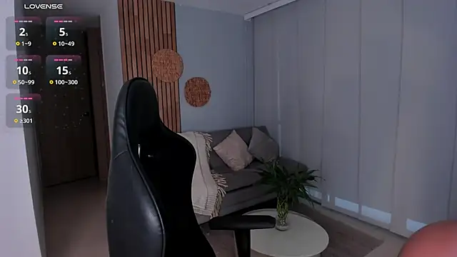 AnnieHallX online show from October 2025 09:00:02 PM