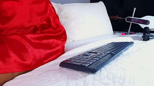 sofi decker online show from November 2025 12:13:01 PM