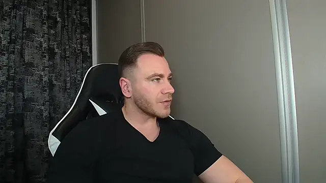 Thori92 online show from April 2026 12:32:01 PM