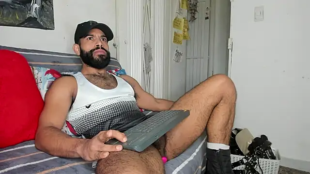 Snapshot of sweatyhairypig23 chatting on January 2026 12:20:01 PM sweatyhairypig23 online show from January 2026 12:20:01 PM