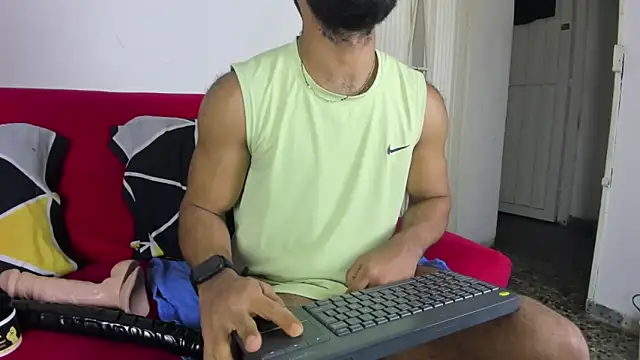 Snapshot of sweatyhairypig23 chatting on March 2026 12:06:02 AM sweatyhairypig23 online show from March 2026 12:06:02 AM