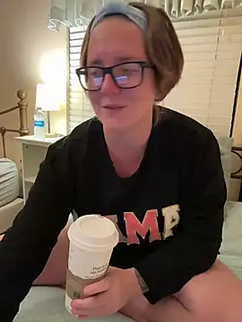 Snapshot of Lizzyloo chatting on December 2024 01:04:02 AM Lizzyloo online show from December 2024 01:04:02 AM