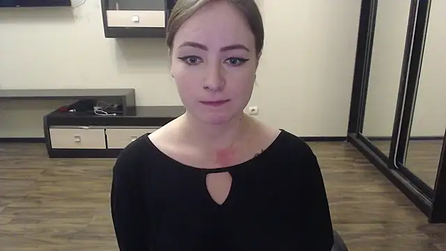 Laralianna online show from December 2024 01:17:01 PM