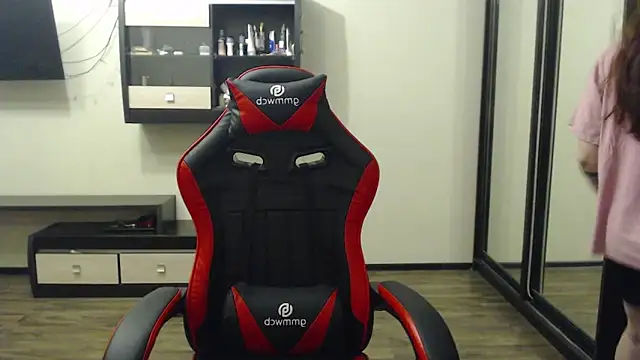 Laralianna online show from February 2025 07:58:02 PM