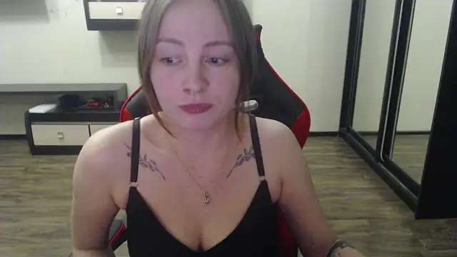 Laralianna online show from March 2025 04:56:02 PM