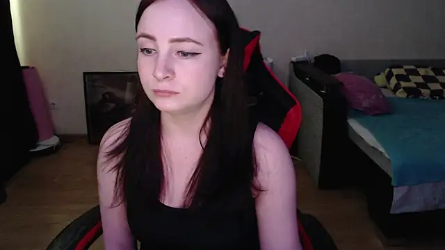 Laralianna online show from April 2026 01:23:01 PM