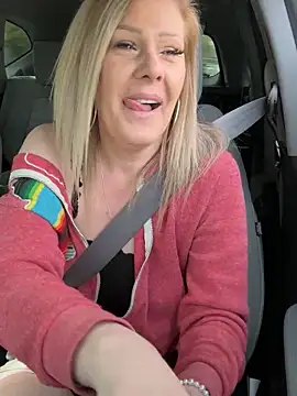 Snapshot of Lexi_Shocker chatting on March 2025 05:38:01 PM Lexi Shocker online show from March 2025 05:38:01 PM