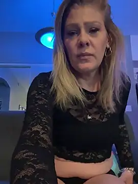 Snapshot of Lexi_Shocker chatting on March 2025 03:09:02 AM Lexi Shocker online show from March 2025 03:09:02 AM