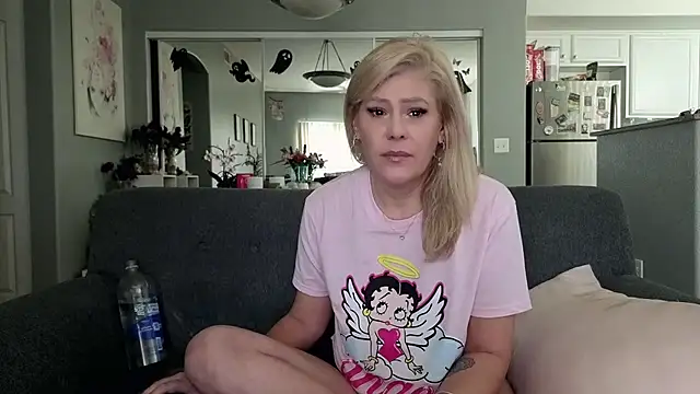 Snapshot of Lexi_Shocker chatting on November 2025 05:48:02 PM Lexi Shocker online show from November 2025 05:48:02 PM