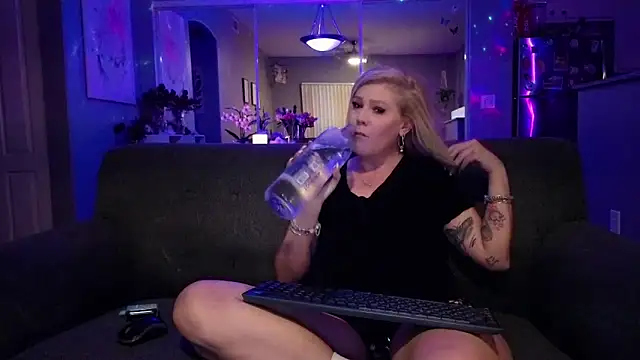 Snapshot of Lexi_Shocker chatting on November 2025 04:02:02 AM Lexi Shocker online show from November 2025 04:02:02 AM