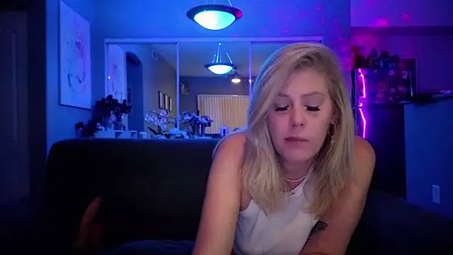 Snapshot of Lexi_Shocker chatting on November 2025 03:49:02 AM Lexi Shocker online show from November 2025 03:49:02 AM