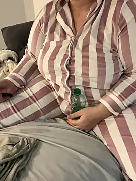 sweeti Em online show from January 2026 06:57:02 PM