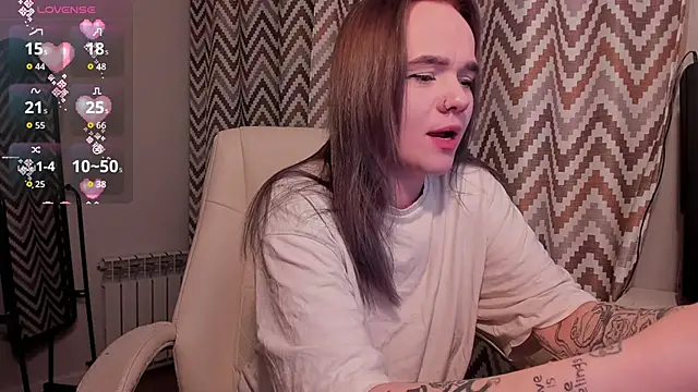 Snapshot of SarahRomantic chatting on April 2026 07:03:02 PM SarahRomantic online show from April 2026 07:03:02 PM