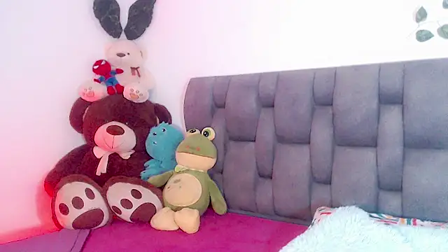 Snapshot of little_star_porn chatting on February 2025 12:13:01 AM little star porn online show from February 2025 12:13:01 AM