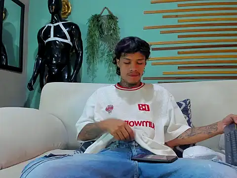 Snapshot of matew_rodriguez8 chatting on February 2026 05:52:01 AM matew rodriguez8 online show from February 2026 05:52:01 AM