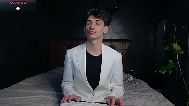 DanielCrush1 online show from November 2025 05:12:01 PM