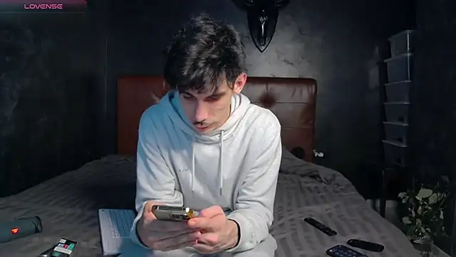 DanielCrush1 online show from February 2026 07:01:02 PM