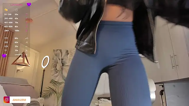 Snapshot of catalinasaiz chatting on November 2025 02:05:01 PM catalinasaiz online show from November 2025 02:05:01 PM