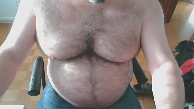 mikeyhotbear online show from February 2026 05:00:01 PM