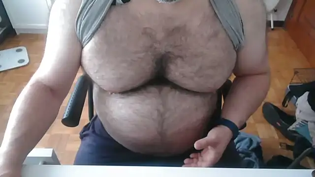 mikeyhotbear online show from May 2026 06:18:02 AM