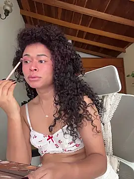 GabriSaenz online show from July 2026 01:43:01 PM