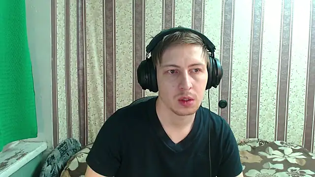 darienlarge online show from October 2025 02:23:02 AM