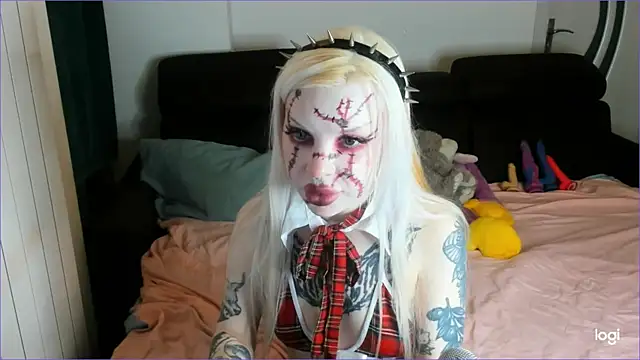 Snapshot of HelenGoat chatting on November 2025 02:35:02 AM HelenGoat online show from November 2025 02:35:02 AM