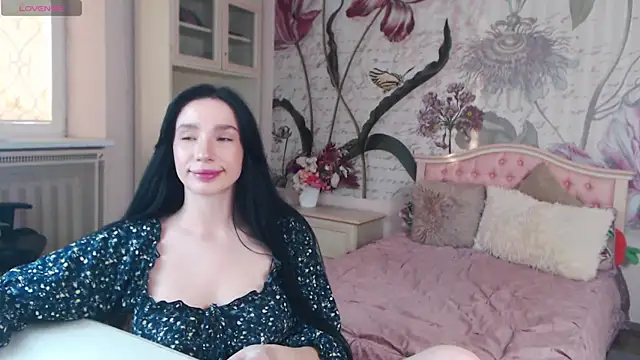 Snapshot of AliciaBow chatting on October 2025 01:45:01 PM AliciaBow online show from October 2025 01:45:01 PM