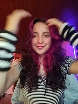 Snapshot of _Laary chatting on October 2025 09:50:01 PM Laary online show from October 2025 09:50:01 PM