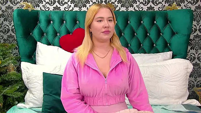 Snapshot of LunaHouston chatting on December 2025 04:12:02 PM LunaHouston online show from December 2025 04:12:02 PM