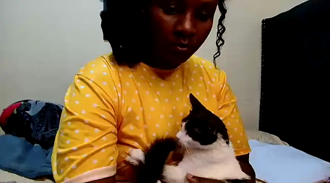 Snapshot of Toomuchbooty33 chatting on February 2025 05:48:01 PM Toomuchbooty33 online show from February 2025 05:48:01 PM