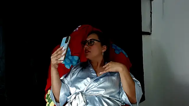 Snapshot of carolinalovee_ chatting on January 2025 04:00:01 AM carolinalovee online show from January 2025 04:00:01 AM