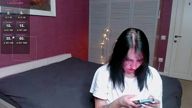 Snapshot of Laura_Key chatting on October 2025 08:32:01 PM Laura Key online show from October 2025 08:32:01 PM