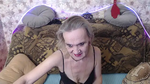 MissBekker online show from November 2025 09:15:02 PM