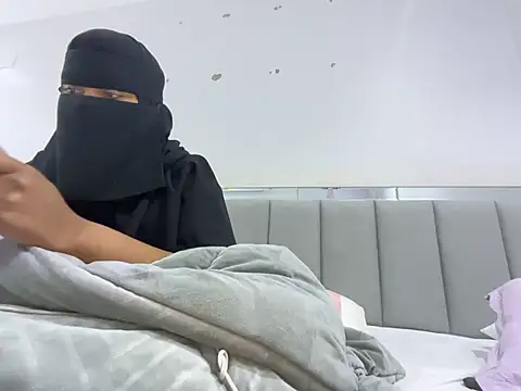 Snapshot of Submissive_Arab chatting on February 2025 05:05:02 PM Submissive Arab online show from February 2025 05:05:02 PM