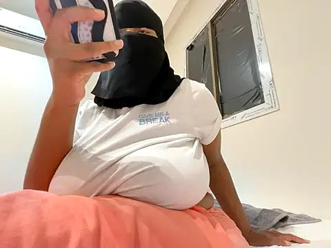 Submissive Arab online show from November 2025 01:27:01 AM