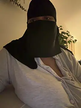 Snapshot of Submissive_Arab chatting on May 2026 11:54:01 PM Submissive Arab online show from May 2026 11:54:01 PM
