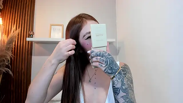 Snapshot of LANA-JONNES chatting on October 2025 04:18:02 AM LANA-JONNES online show from October 2025 04:18:02 AM