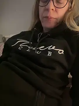 jayjencam online show from February 2026 07:43:01 PM