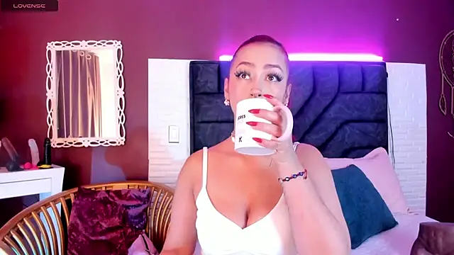 Mia-Bloom online show from January 2025 03:11:01 AM