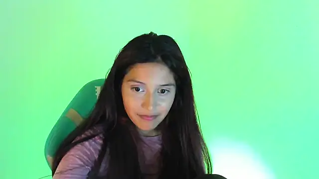 Snapshot of Little_Lisy chatting on February 2025 03:58:01 AM Little Lisy online show from February 2025 03:58:01 AM