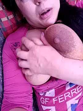 Snapshot of LeilaSaint chatting on December 2024 05:18:01 AM LeilaSaint online show from December 2024 05:18:01 AM