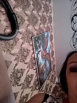 Snapshot of LeilaSaint chatting on December 2025 07:57:02 AM LeilaSaint online show from December 2025 07:57:02 AM